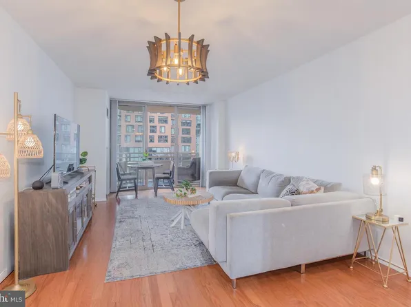 4801 Fairmont Ave APT 411, Bethesda, MD 20814