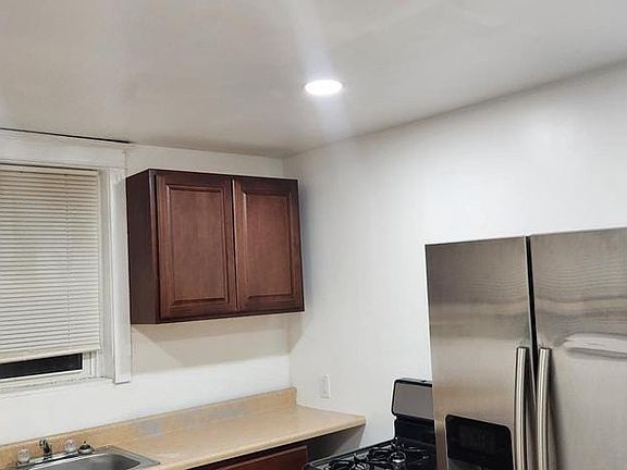 4th image of 1299 Sayrs Ave