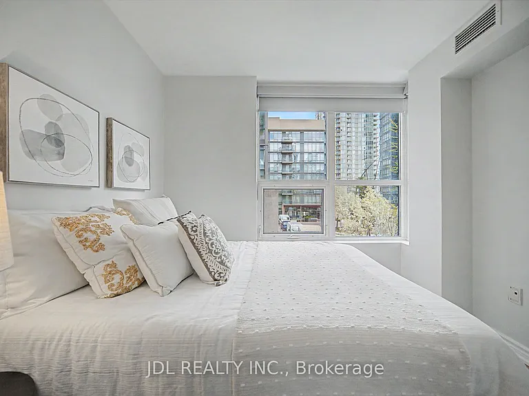 31 Brunel Ct #Townhouse 8 — Photo 21