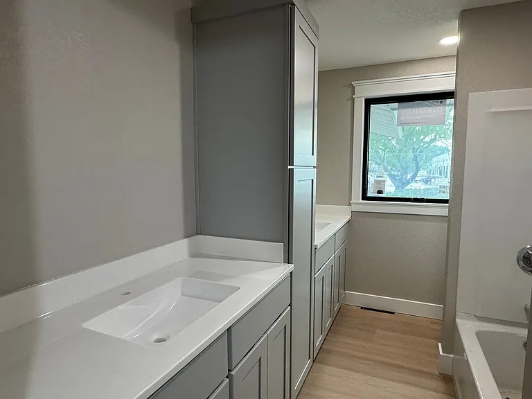 3033 Dickens Ave — Photo 8
