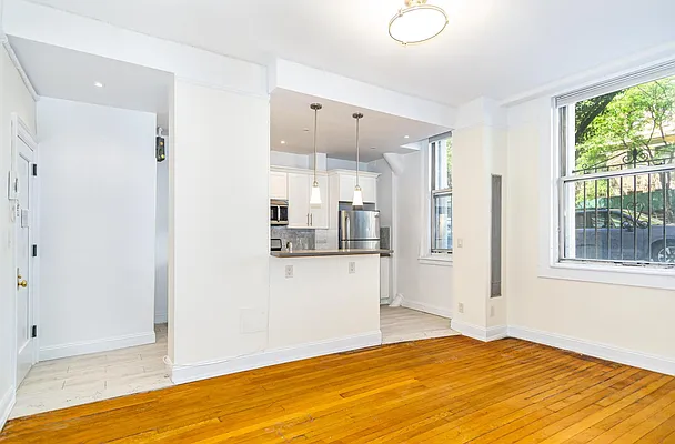 Rented by Century 21 Metropolitan | media 1