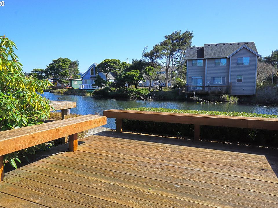 1st image of 180 SE Highway 101 APT 8