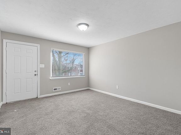 3rd image of 656 Charraway Rd