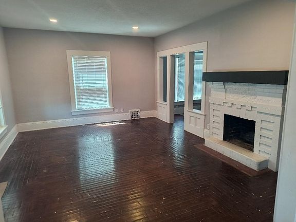 3rd image of 115 S Chautauqua Ave