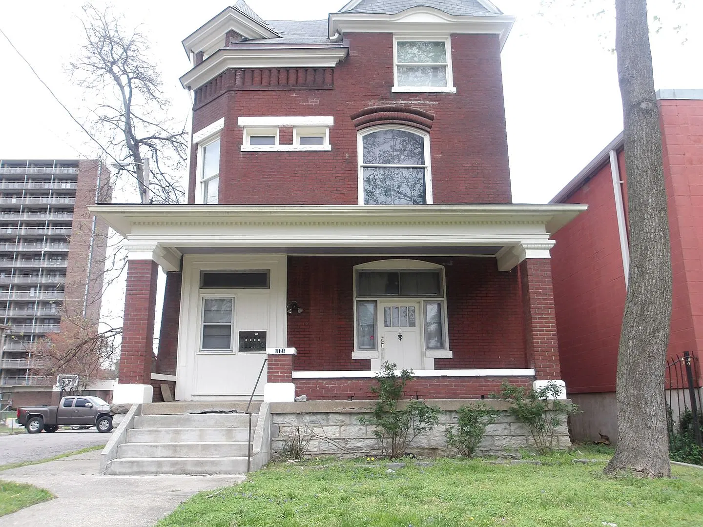 1121 Garvin Pl — Photo 1