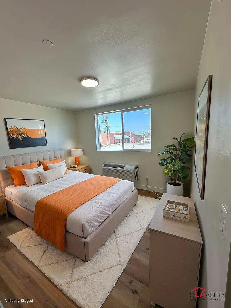 2 bed, 1.0 bath, 570 sqft, $2,475 — Photo 1