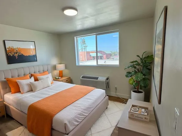 10914 S Main St, Los Angeles, CA