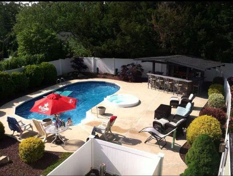 1st image of 328 Suburban Dr