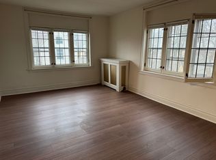 2218 N Summit Ave #305, Milwaukee, WI 53202