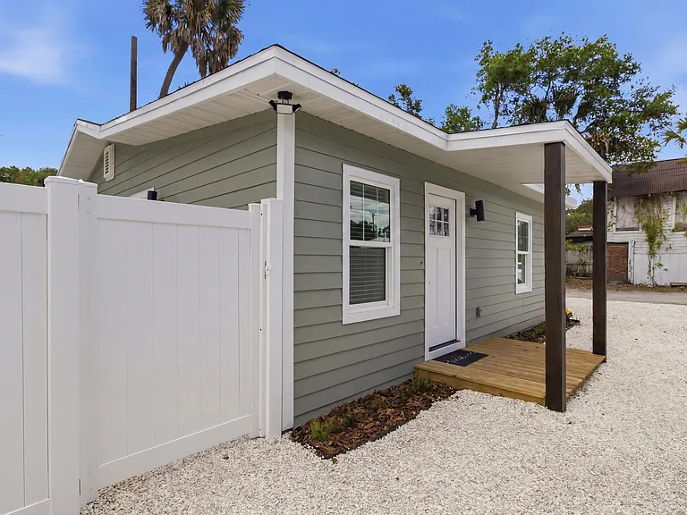 701 W Plaza Pl #C — Photo 3