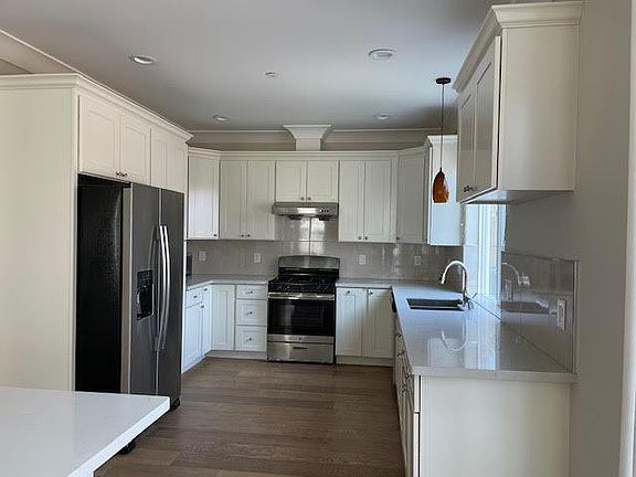 3rd image of 4100 Holly Dr