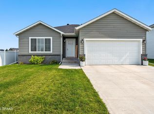 5851 Lou Ann St, Grand Forks, ND 58201