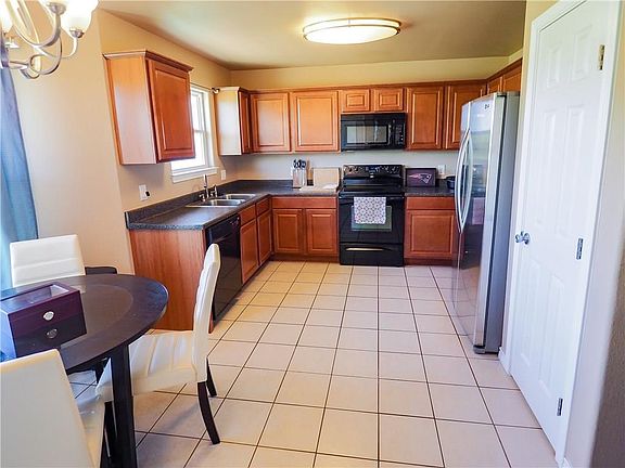 3rd image of 1202 Southgate Dr