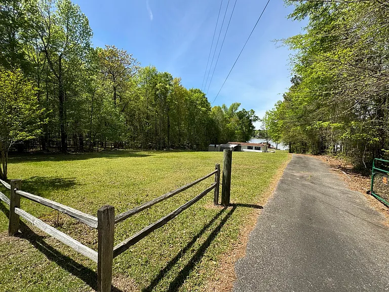 126 Village Ln — Photo 24