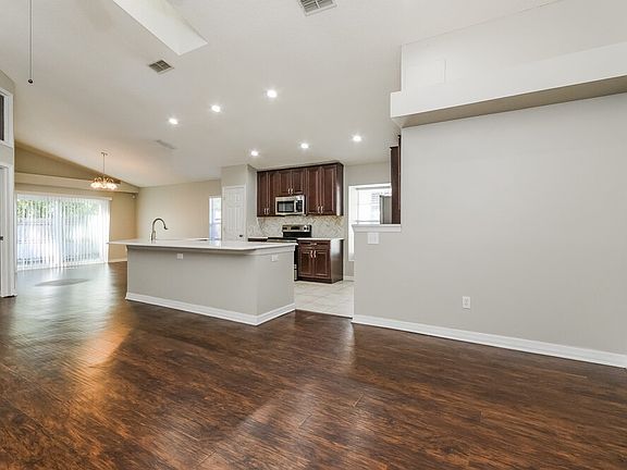 3rd image of 1598 Royal Oaks Dr