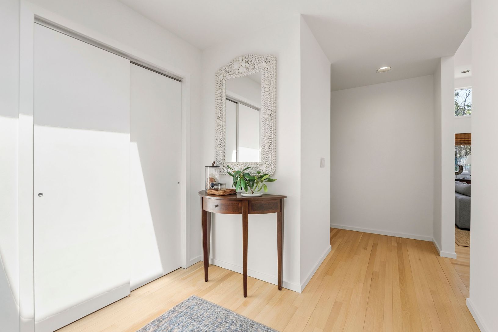  Foyer entry 