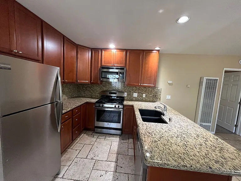 5065 W Point Loma Blvd #C — Photo 24