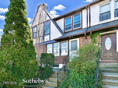 67114 Dartmouth St, Forest Hills, NY, 11375