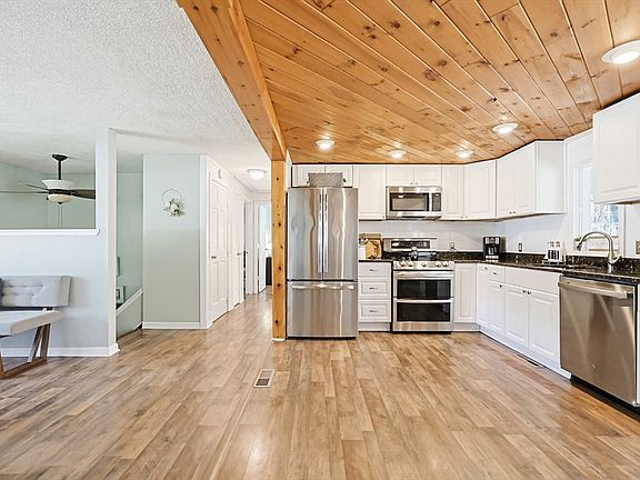 3rd image of 96 Augsburg Dr