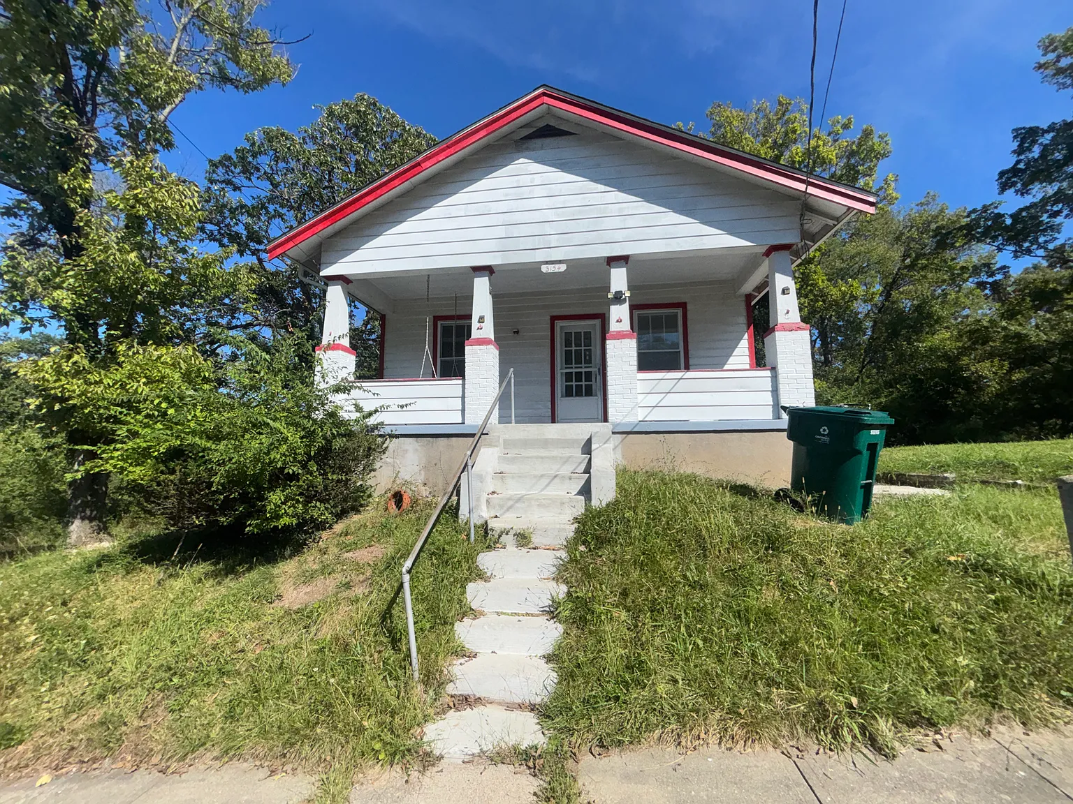 3 bed, 800 sqft, $1,600 — Photo 1