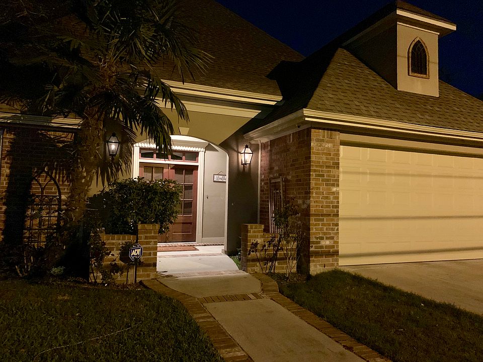 1st image of 111 Bridgeway Dr