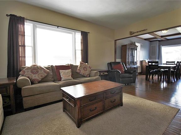 2nd image of 140 Hedley Pl
