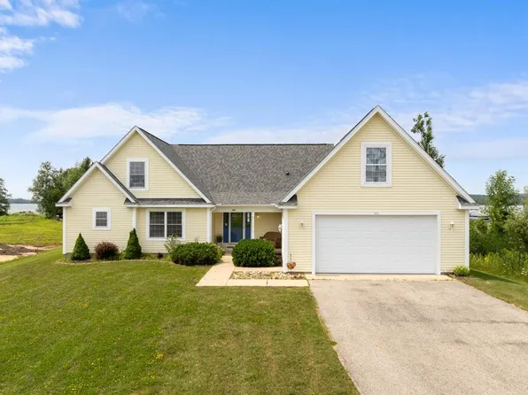 6097 Summerside Dr, Alanson, MI 49706