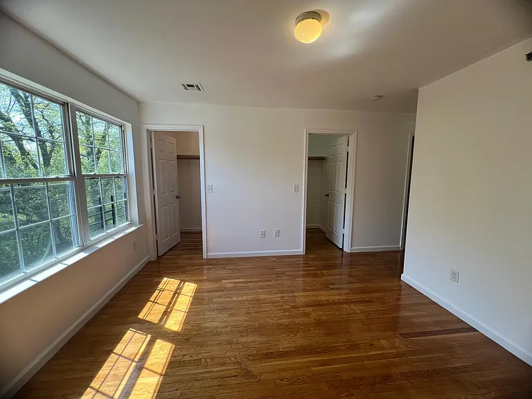28 Kent St #3 — Photo 5