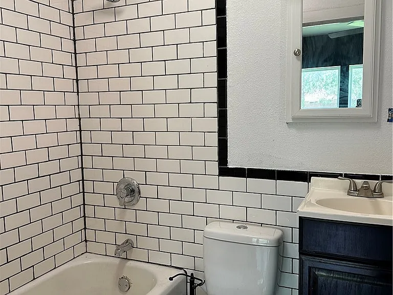 1005 E Fulton St — Photo 15