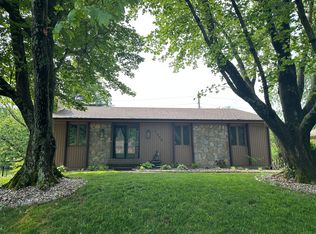 9806 Springbark Dr, Hickory Hill, KY 40241