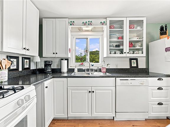 3rd image of 150 Melzina St