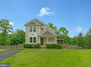 7 Bentmoor Ct, Sterling, VA 20165