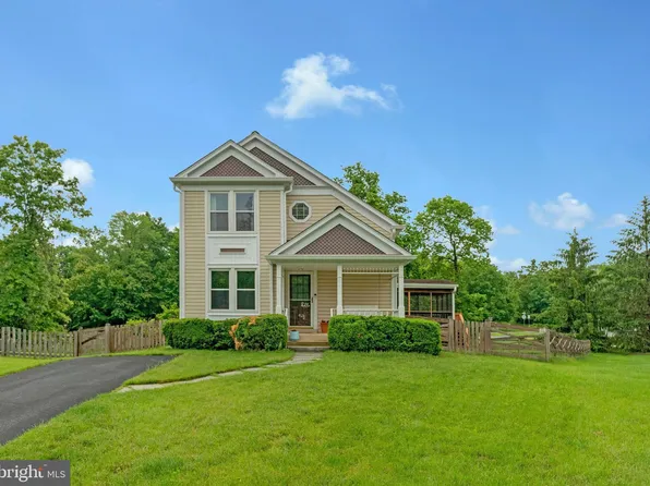 7 Bentmoor Ct, Sterling, VA 20165