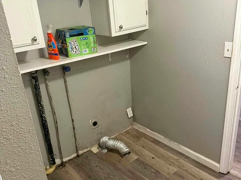 Laundry area in main/guest bathroom