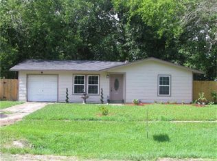 935 E Magnolia St, Angleton, TX 77515