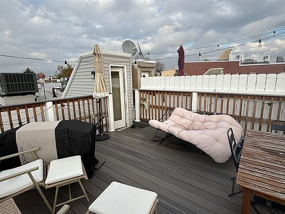2nd image of 2034 Green St APT C