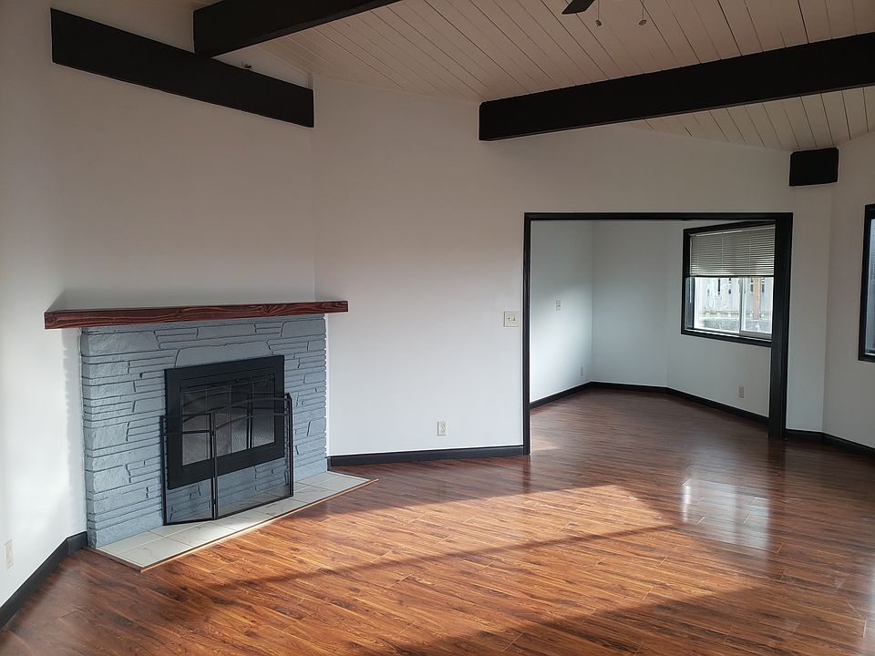 Up: Livingroom Fireplace