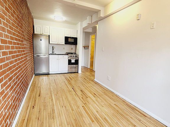 4th image of 372 W 46th St #5F