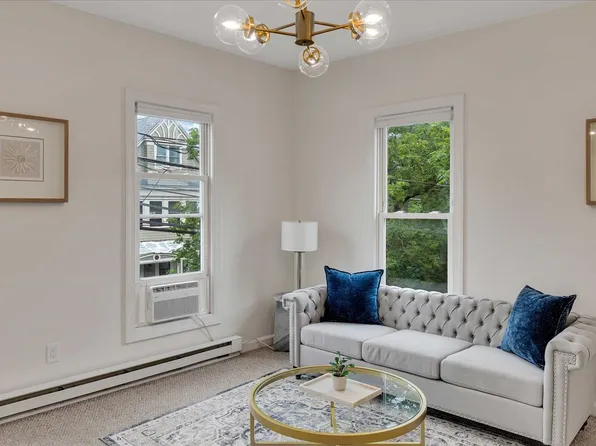 146 Washington St APT 3, Saratoga Springs, NY 12866