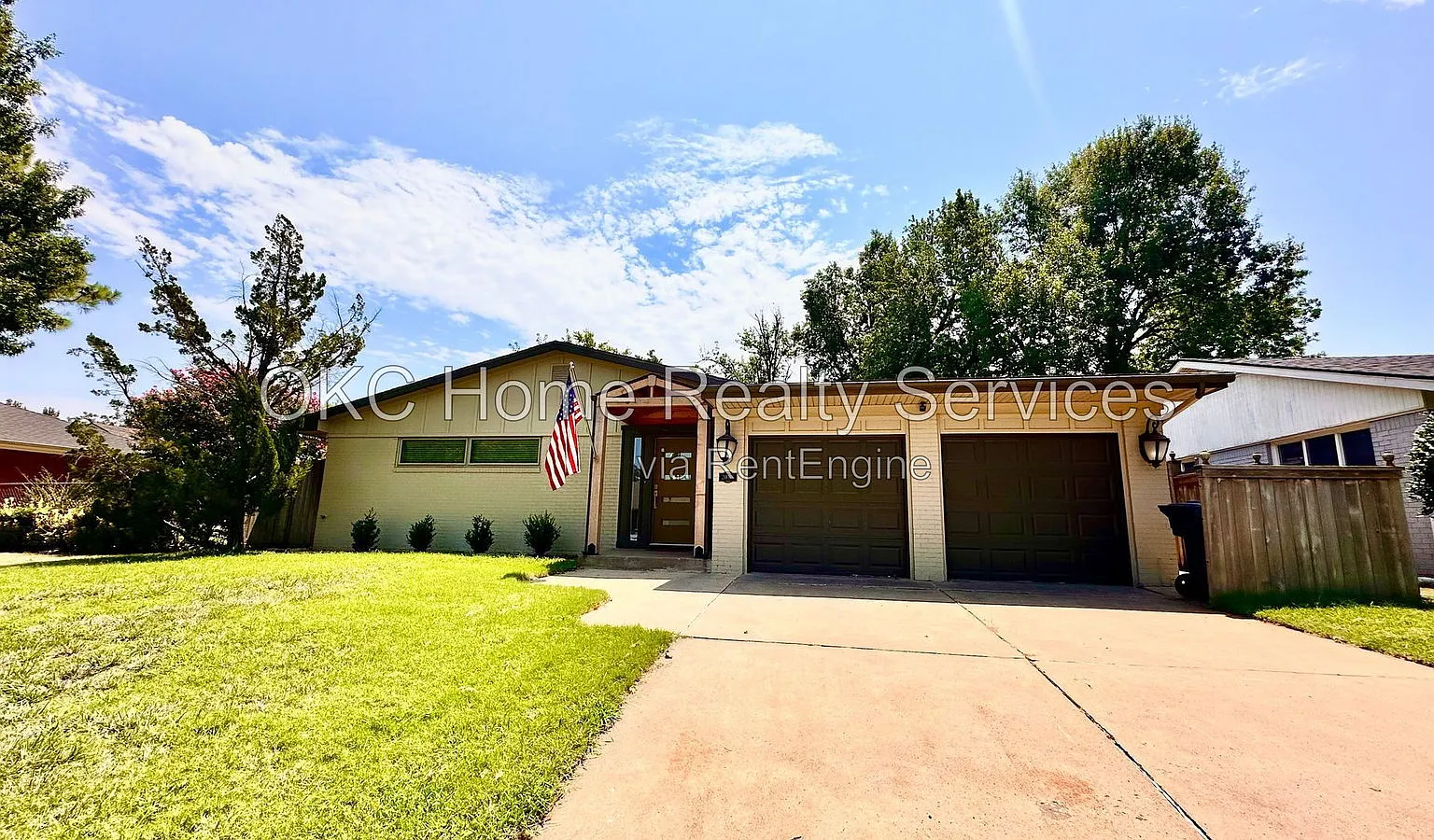 3 bed, 2.0 bath, 1445 sqft, $1,913 — Photo 2
