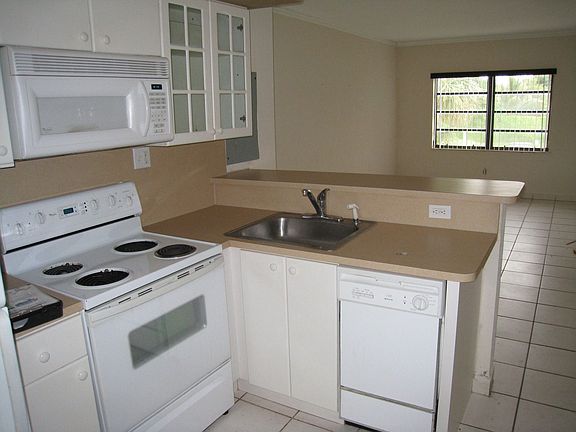 3rd image of 6170 SW 62nd Ter APT 8