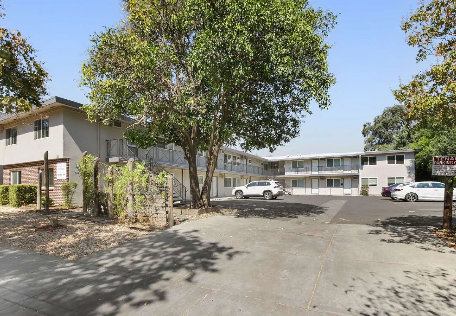 1 bed, 1.0 bath, $1,650 — Photo 2