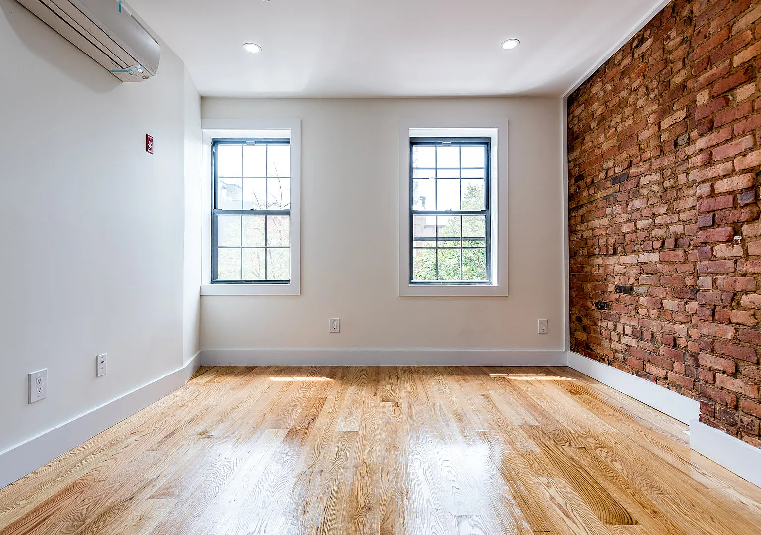 129 Ryerson Street — Photo 2