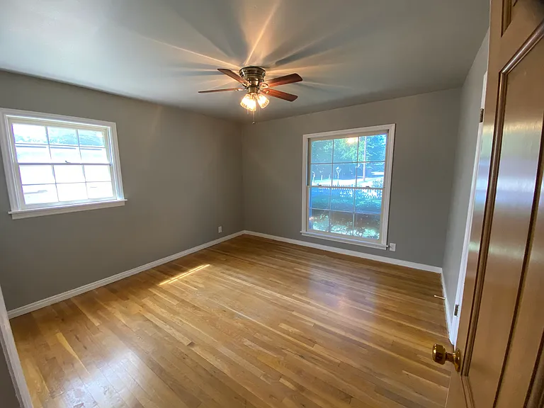 2303 Larry St — Photo 5