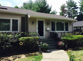 14 Mohegan Ln, Rye Brook, NY 10573