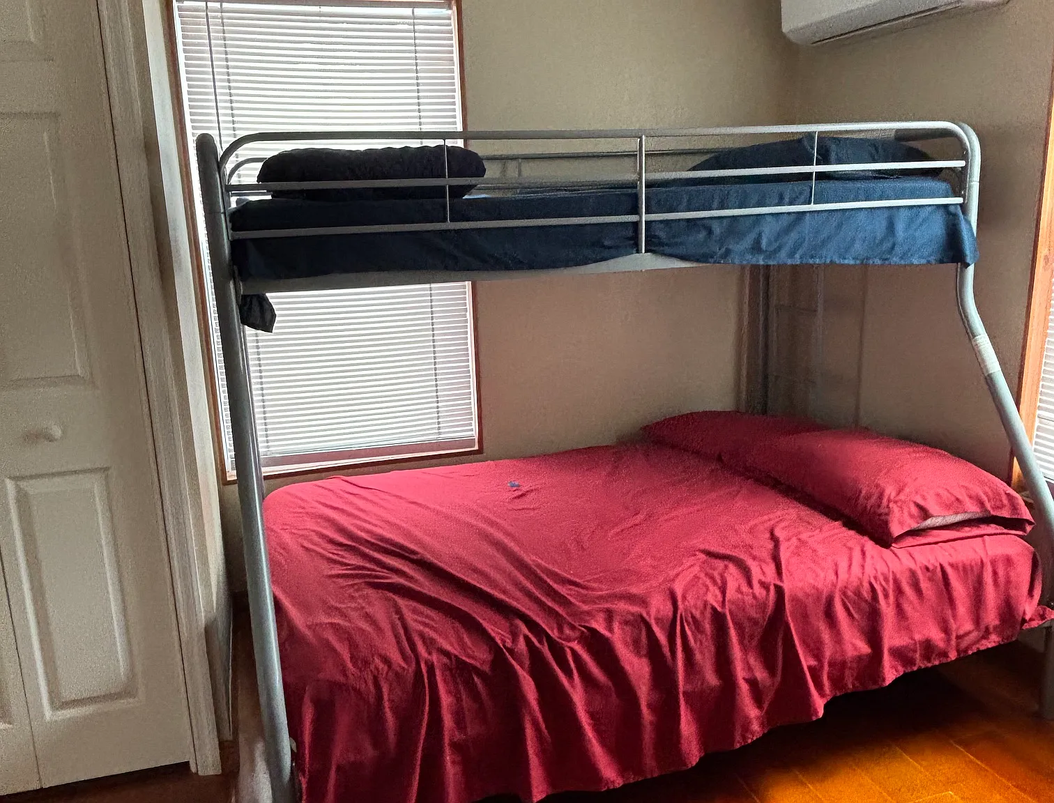 Studio, 225 sqft, $850 — Photo 2