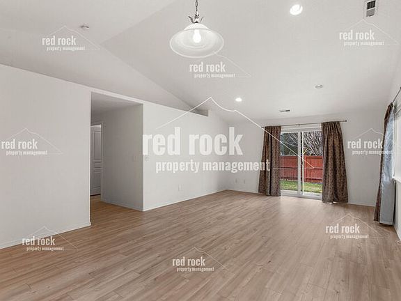 4th image of 718 S Edgerton Ln