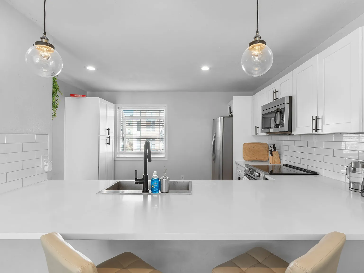 3 bed, 2216 sqft, $2,800 — Photo 2