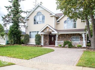 24 Daniel Rd S, Massapequa, NY 11758