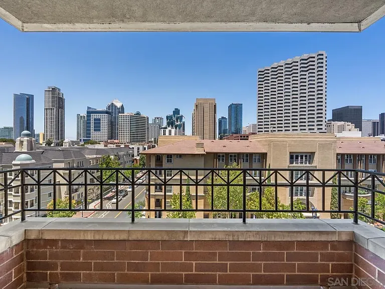 500 W Harbor Dr #714 — Photo 18